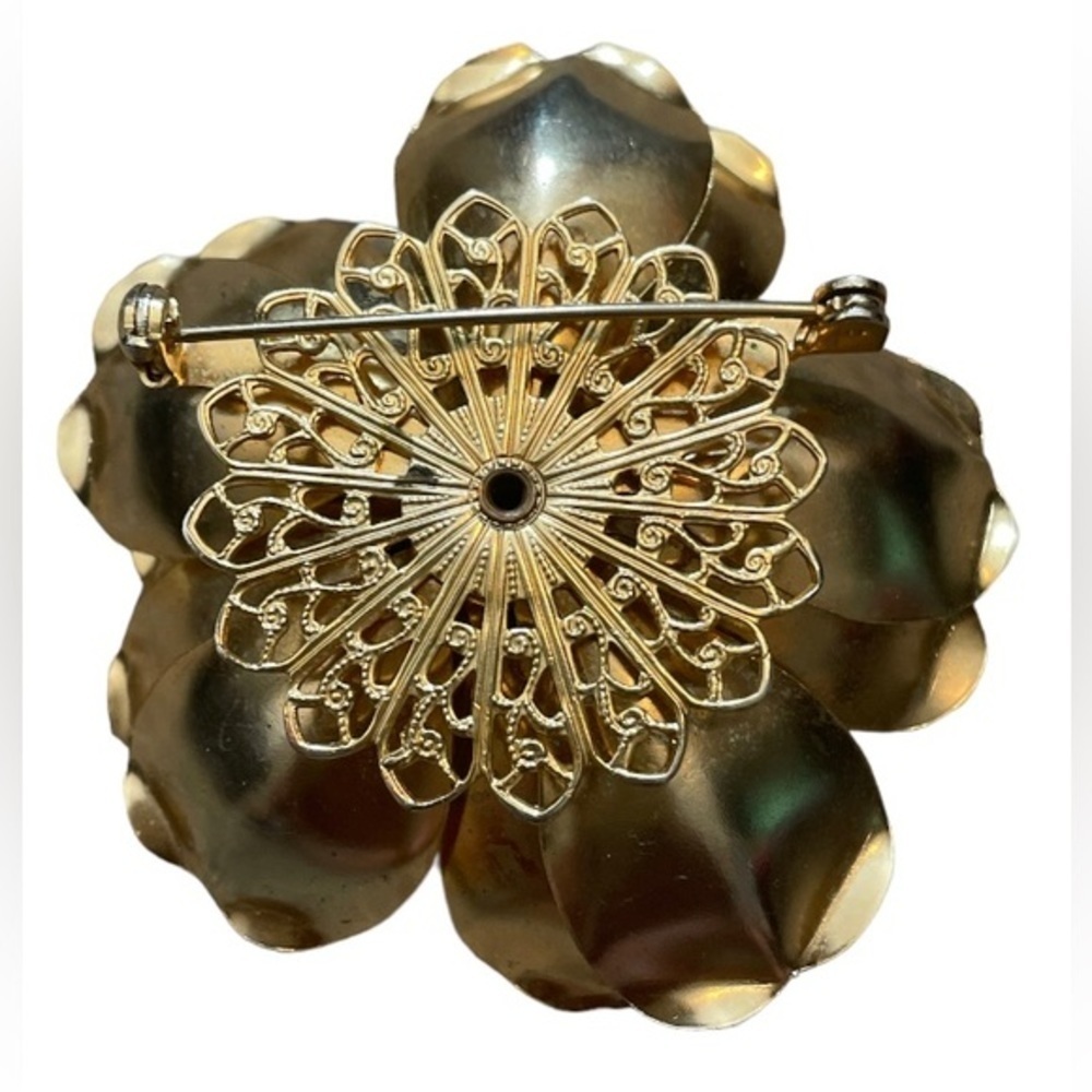 Vintage Gold Flower Brooch with Jade Stone - Picture 4 of 4